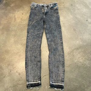 Dark, acid-wash skinny jeans from Zara.